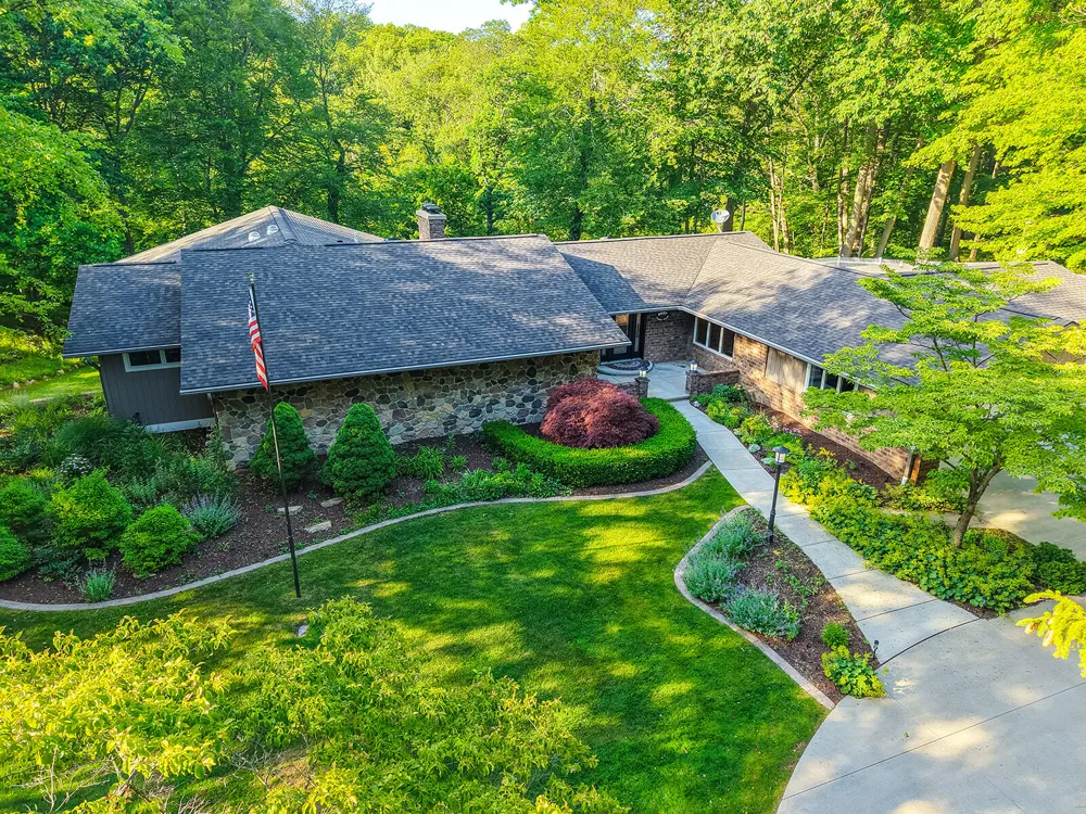 6697 Warren Woods Road Three Oaks, MI 49128