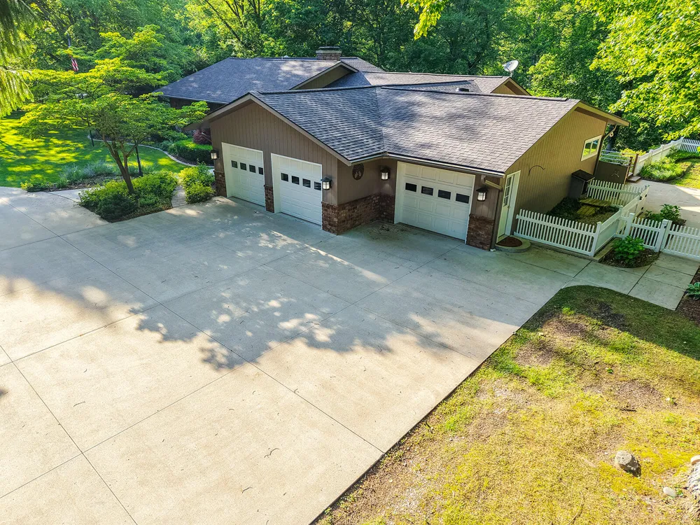 6697 Warren Woods Road Three Oaks, MI 49128