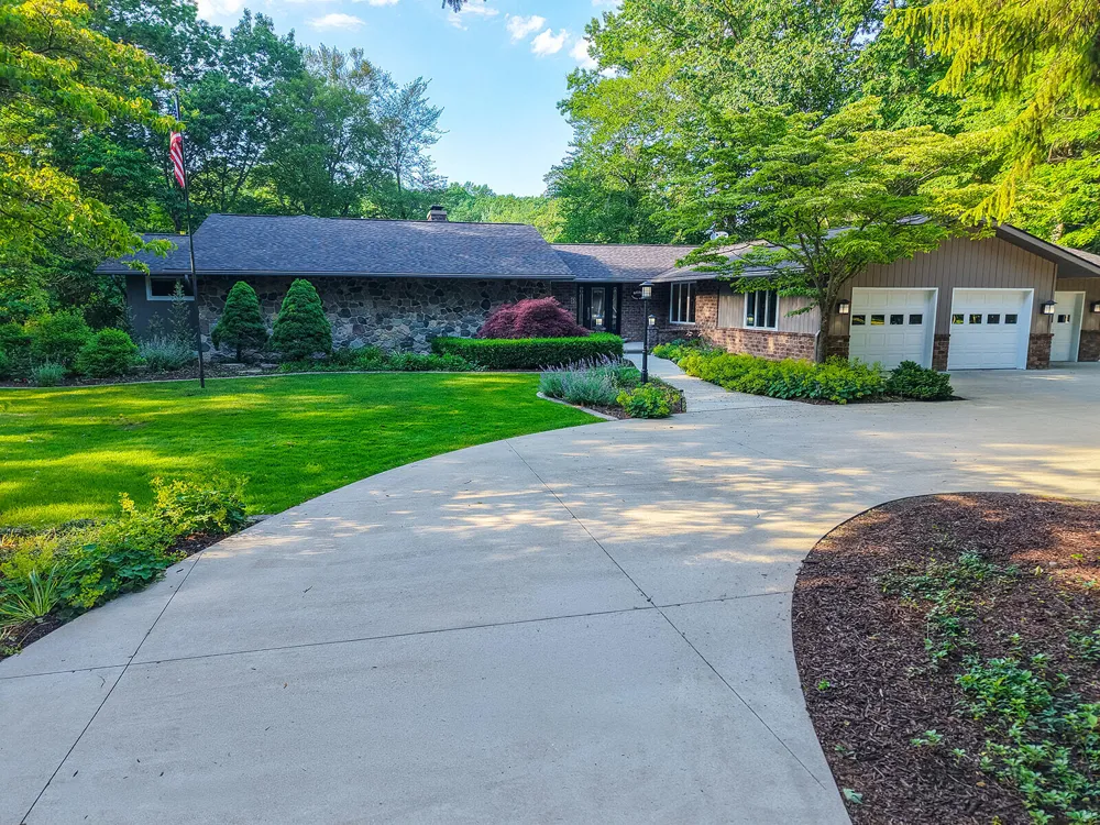 6697 Warren Woods Road Three Oaks, MI 49128
