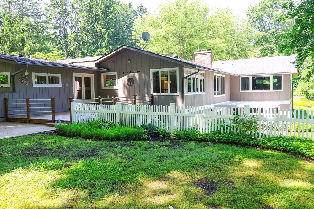 6697 Warren Woods Road Three Oaks, MI 49128