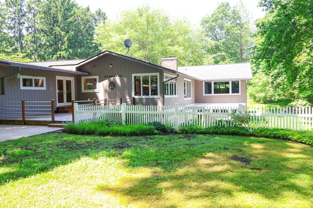 6697 Warren Woods Road Three Oaks, MI 49128
