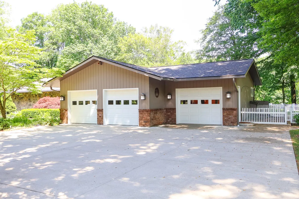 6697 Warren Woods Road Three Oaks, MI 49128
