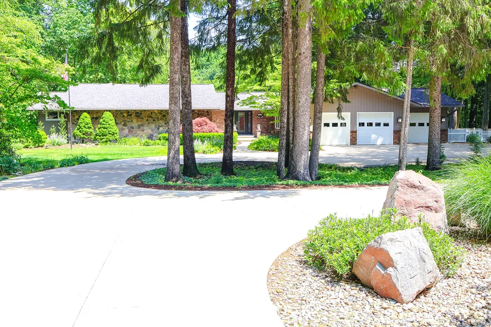 6697 Warren Woods Road Three Oaks, MI 49128