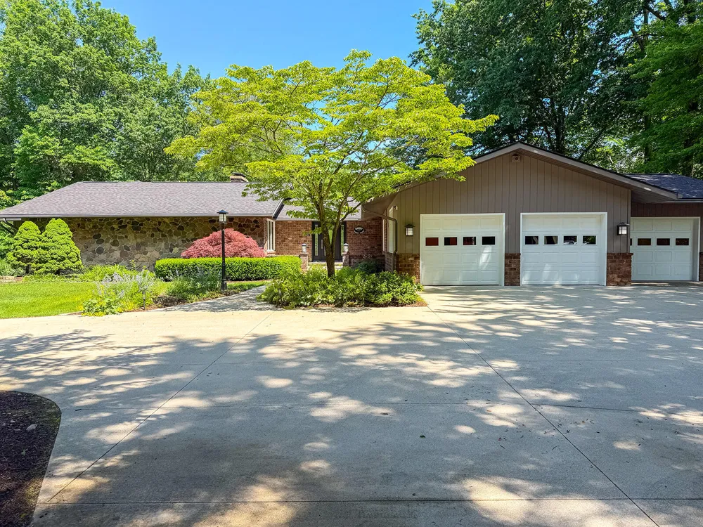 6697 Warren Woods Road Three Oaks, MI 49128