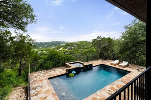 411 SKYLINE DRIVE