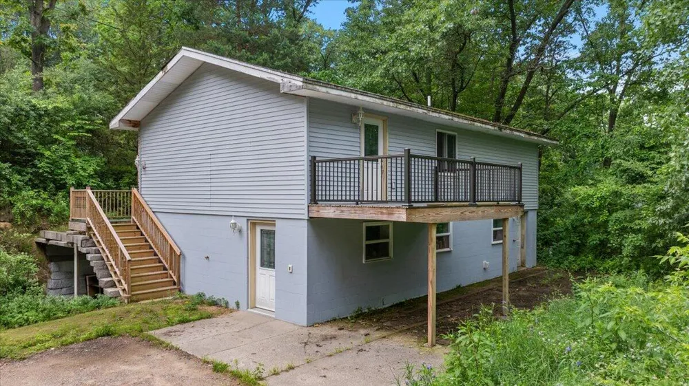 8945 Vergennes Street SE Ada Township, MI 49301