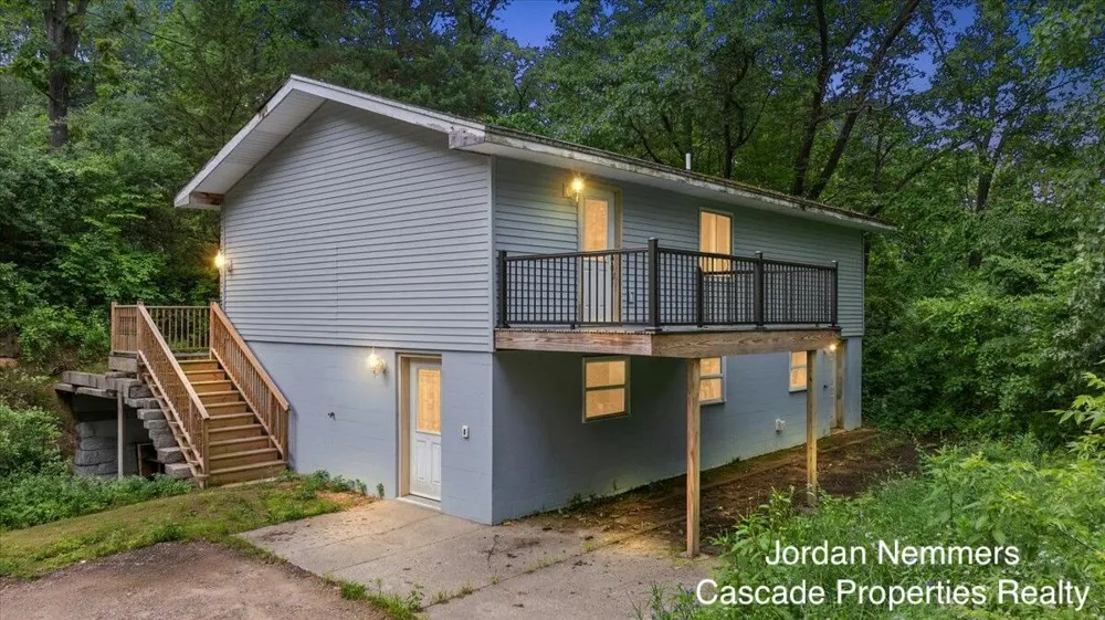 8945 Vergennes Street SE Ada Township, MI 49301