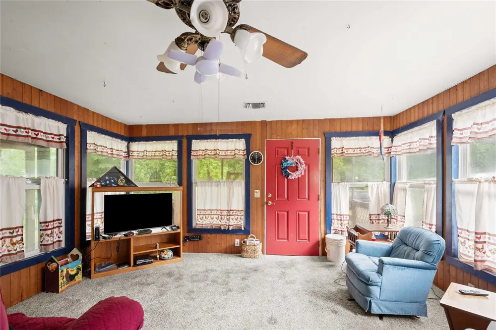 14702 CR 719 Webster, FL 33597