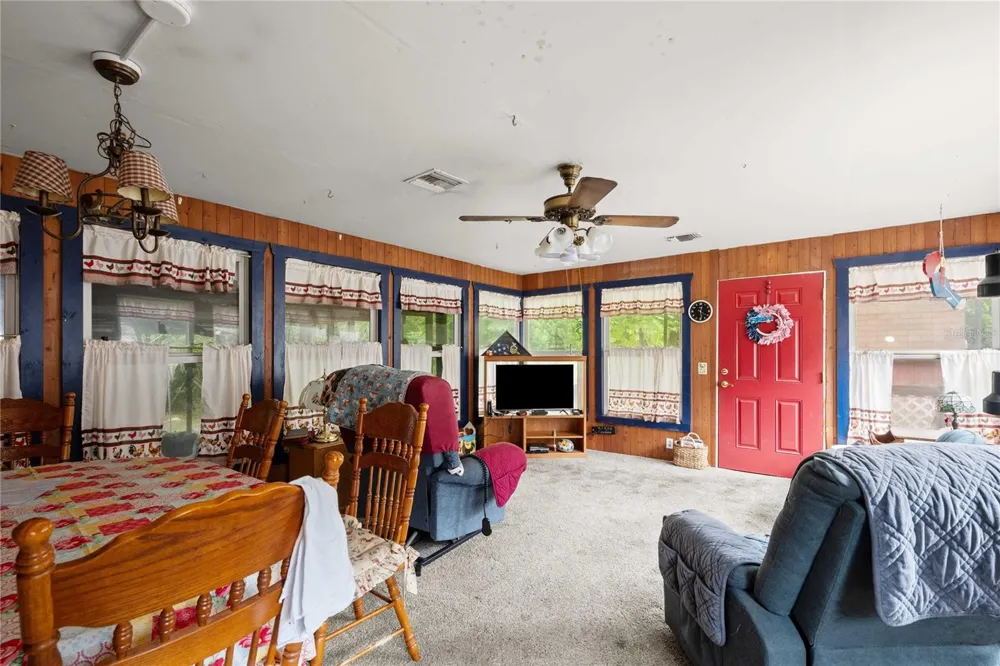 14702 CR 719 Webster, FL 33597
