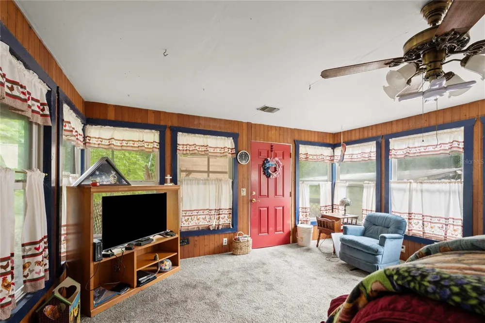 14702 CR 719 Webster, FL 33597