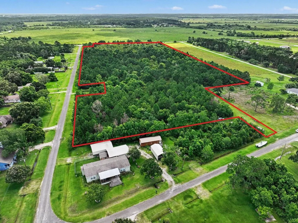 1750 W Bayshore Anahuac, TX 77514