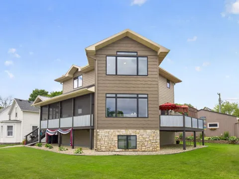 519 Lakeshore Drive
