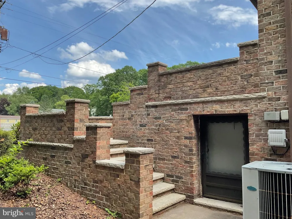 320 S THIRD STREET Frackville, PA 17931