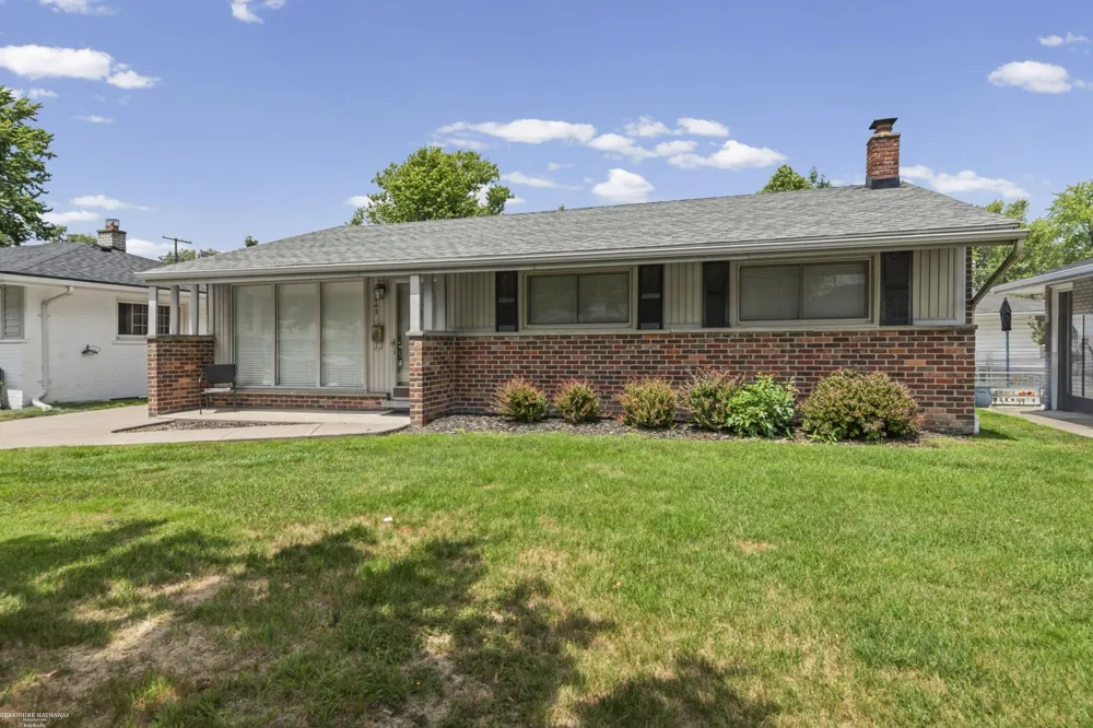 22943 Edgewood Street St Clair Shores City, MI 48080
