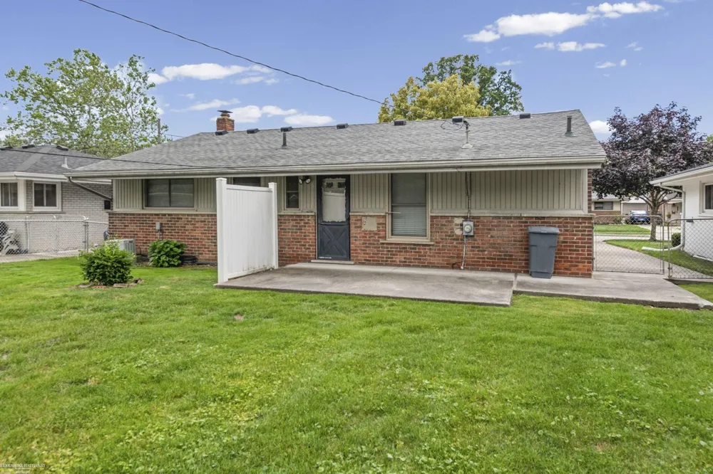 22943 Edgewood Street St Clair Shores City, MI 48080