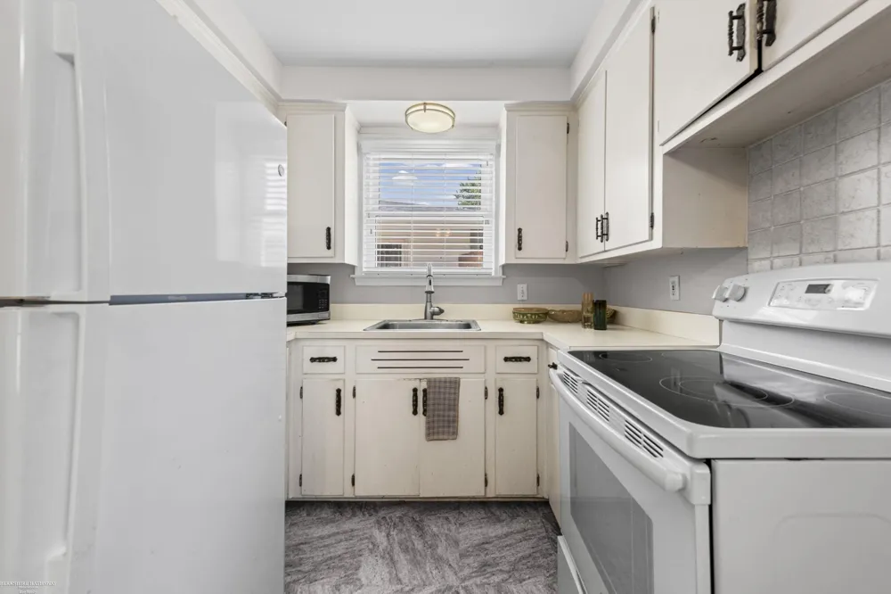 22943 Edgewood Street St Clair Shores City, MI 48080