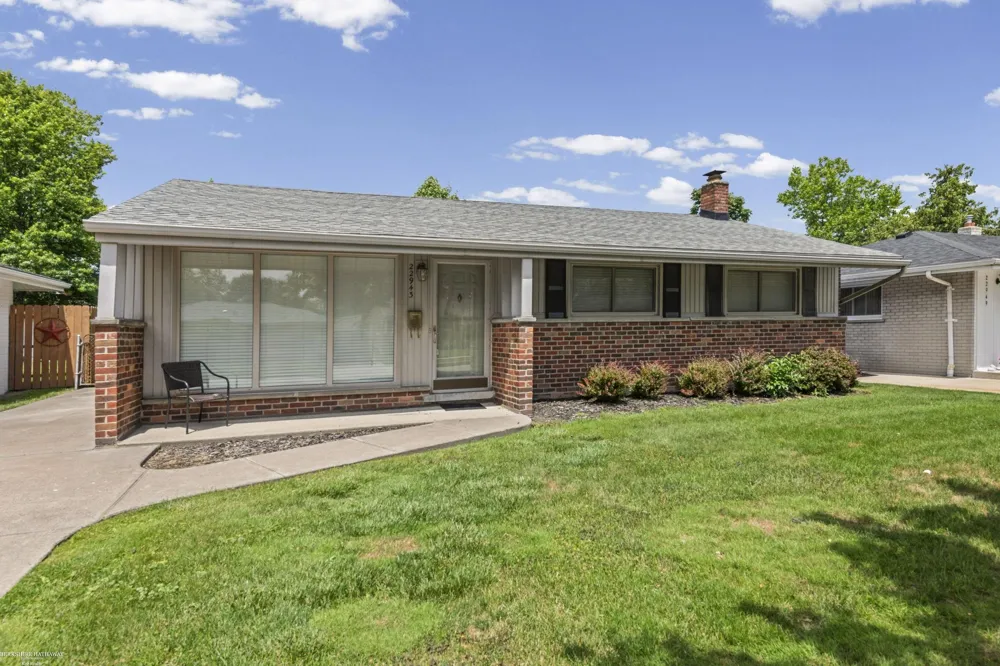 22943 Edgewood Street St Clair Shores City, MI 48080