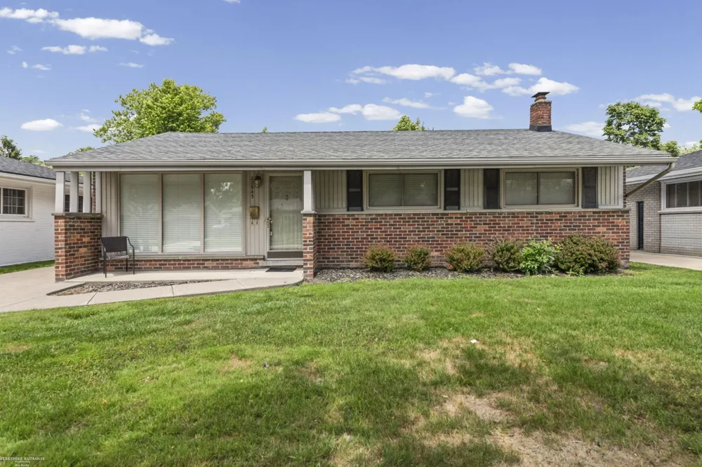 22943 Edgewood Street St Clair Shores City, MI 48080