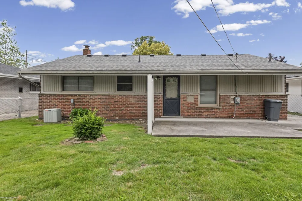 22943 Edgewood Street St Clair Shores City, MI 48080