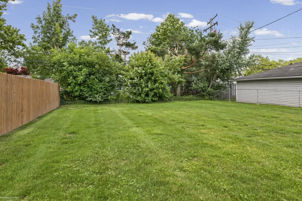 22943 Edgewood Street St Clair Shores City, MI 48080
