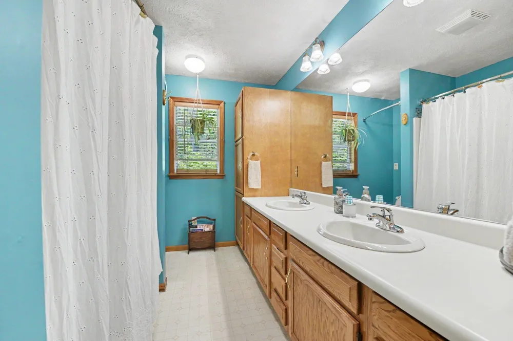 5218 Mitchell Road Central Lake Township, MI 49622