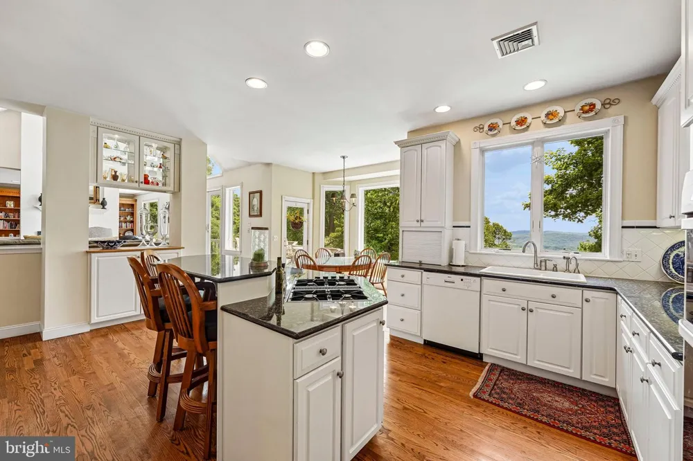 280 SKY LINE DRIVE Easton, PA 18042
