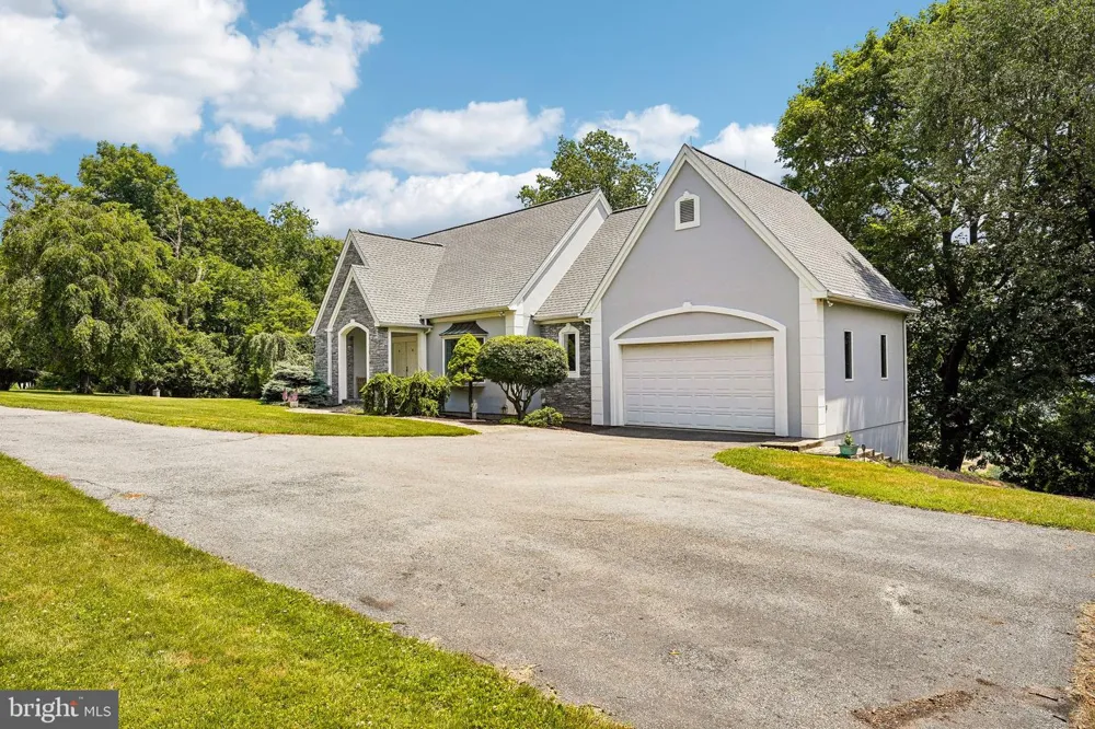 280 SKY LINE DRIVE Easton, PA 18042