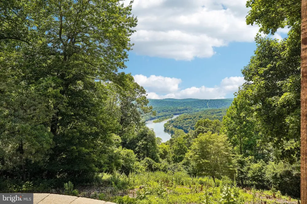 280 SKY LINE DRIVE Easton, PA 18042