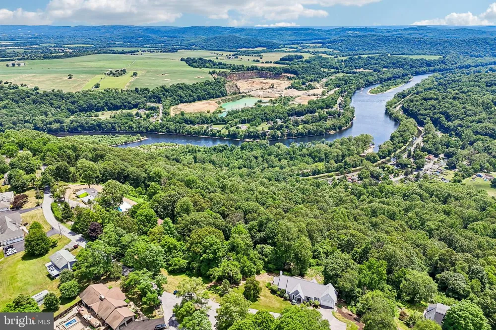 280 SKY LINE DRIVE Easton, PA 18042