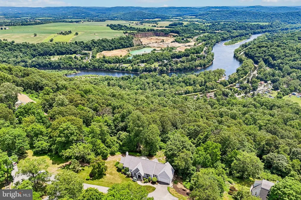 280 SKY LINE DRIVE Easton, PA 18042
