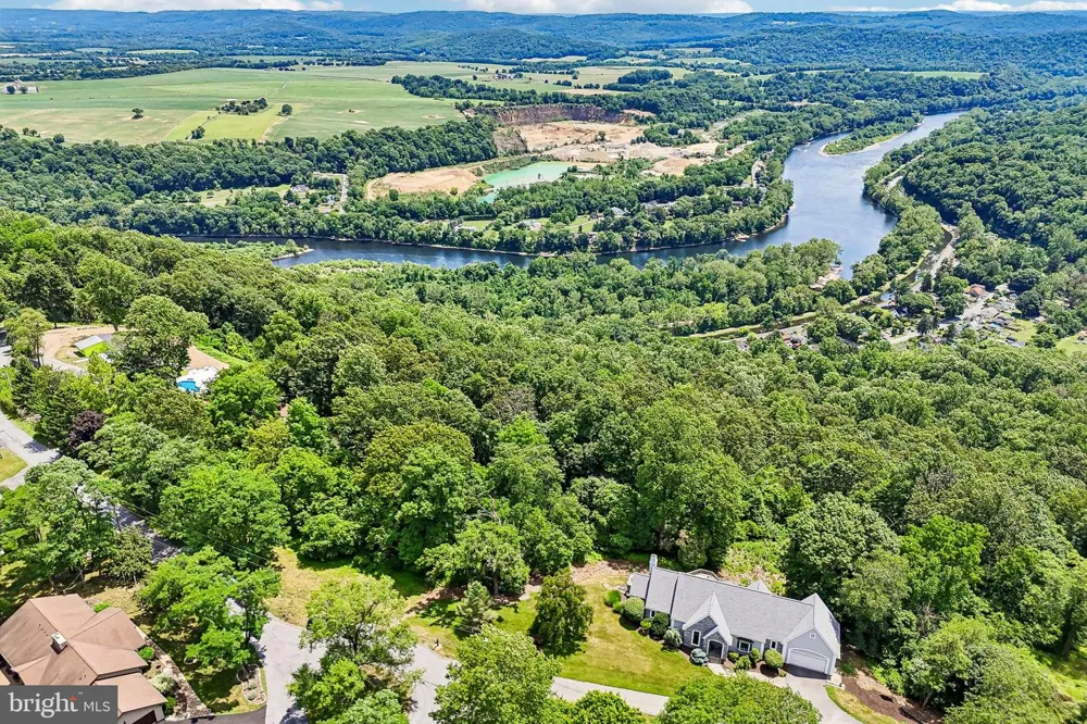 280 SKY LINE DRIVE Easton, PA 18042