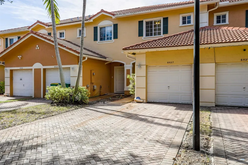 6527 Catalina Lane Tamarac, FL 33321
