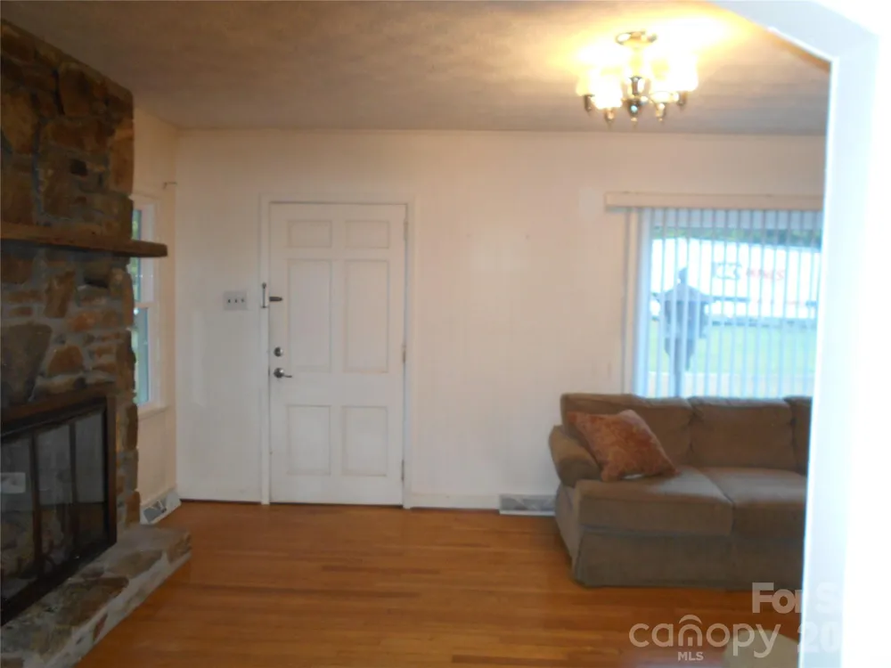 18 Herron Street Black Mountain, NC 28711