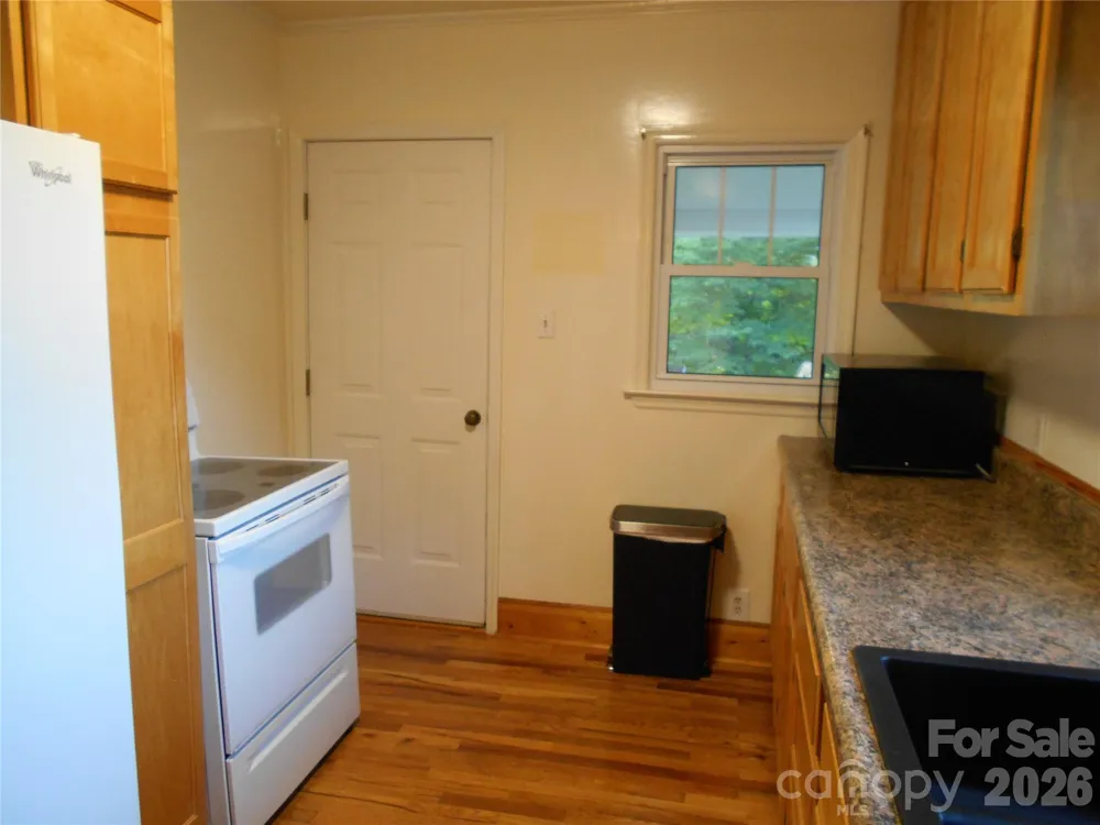 18 Herron Street Black Mountain, NC 28711