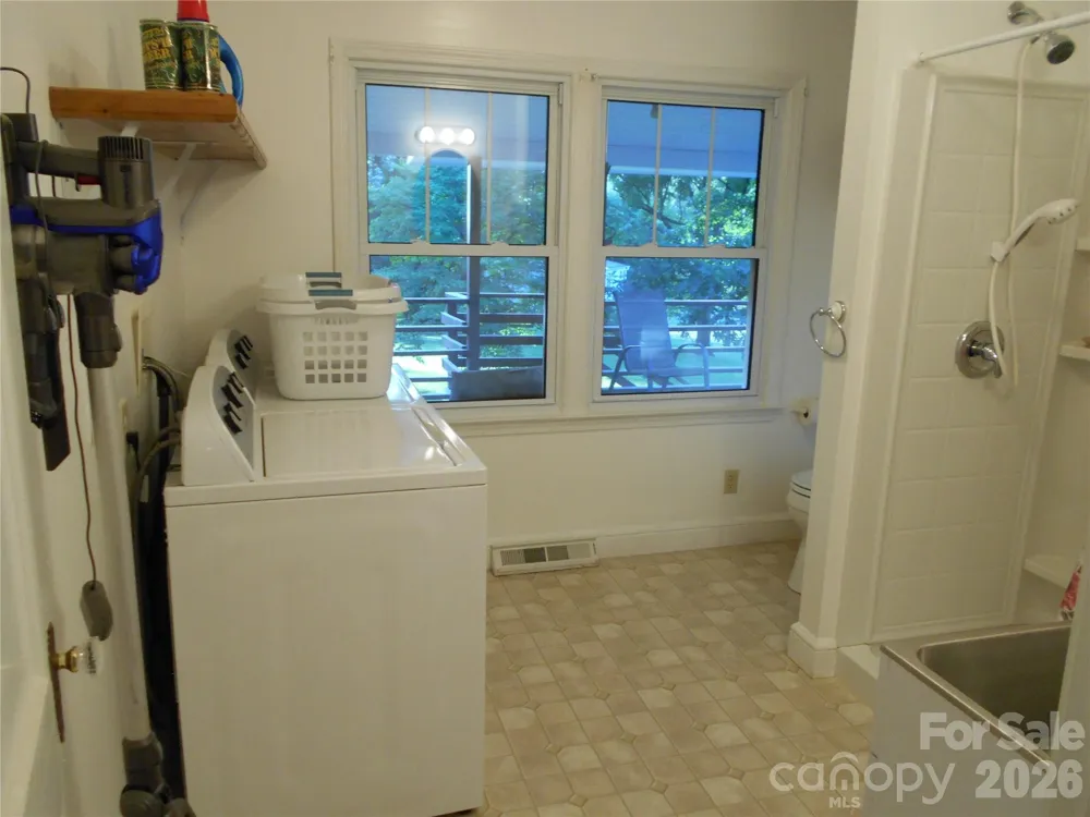 18 Herron Street Black Mountain, NC 28711