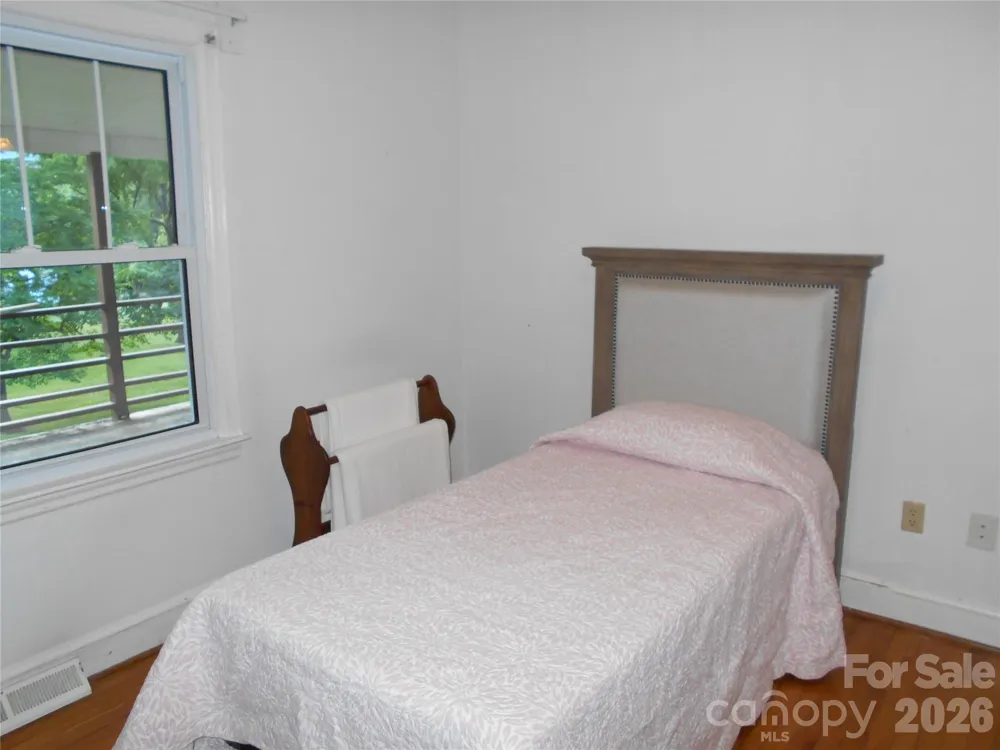 18 Herron Street Black Mountain, NC 28711