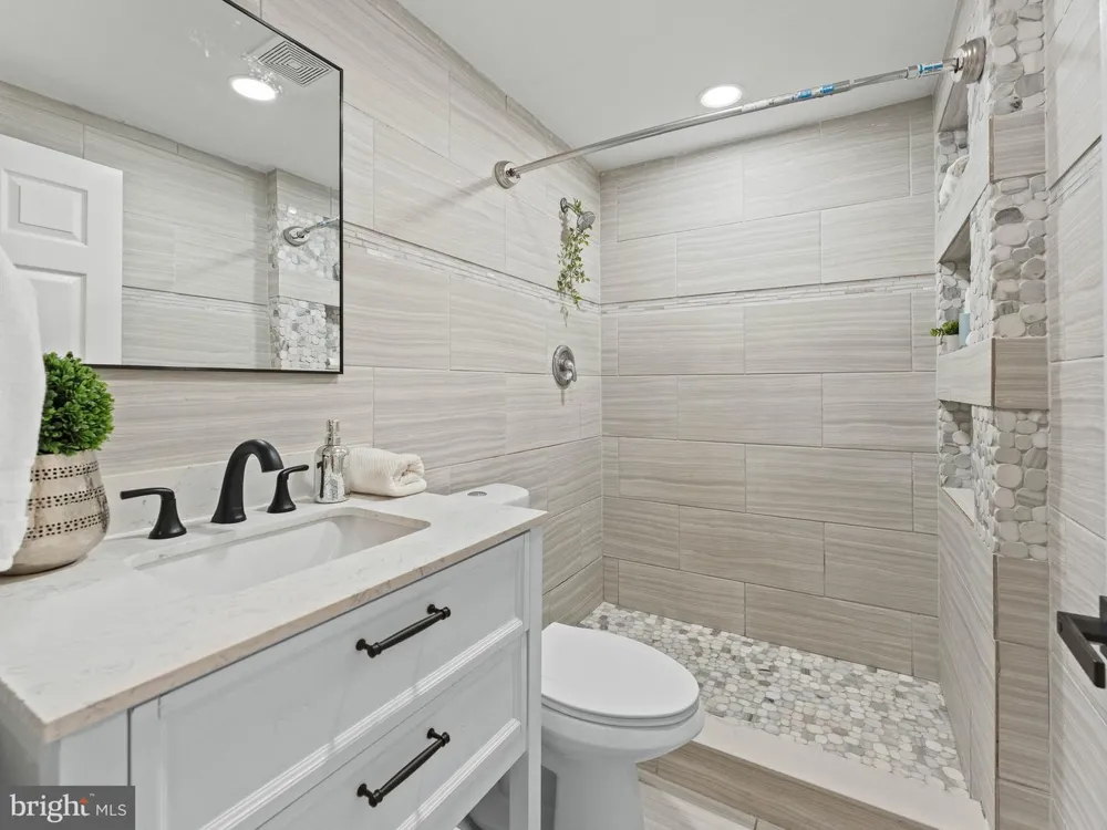 60 PINAFORE LANE Willingboro, NJ 08046