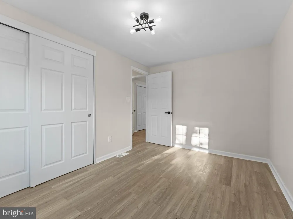 60 PINAFORE LANE Willingboro, NJ 08046