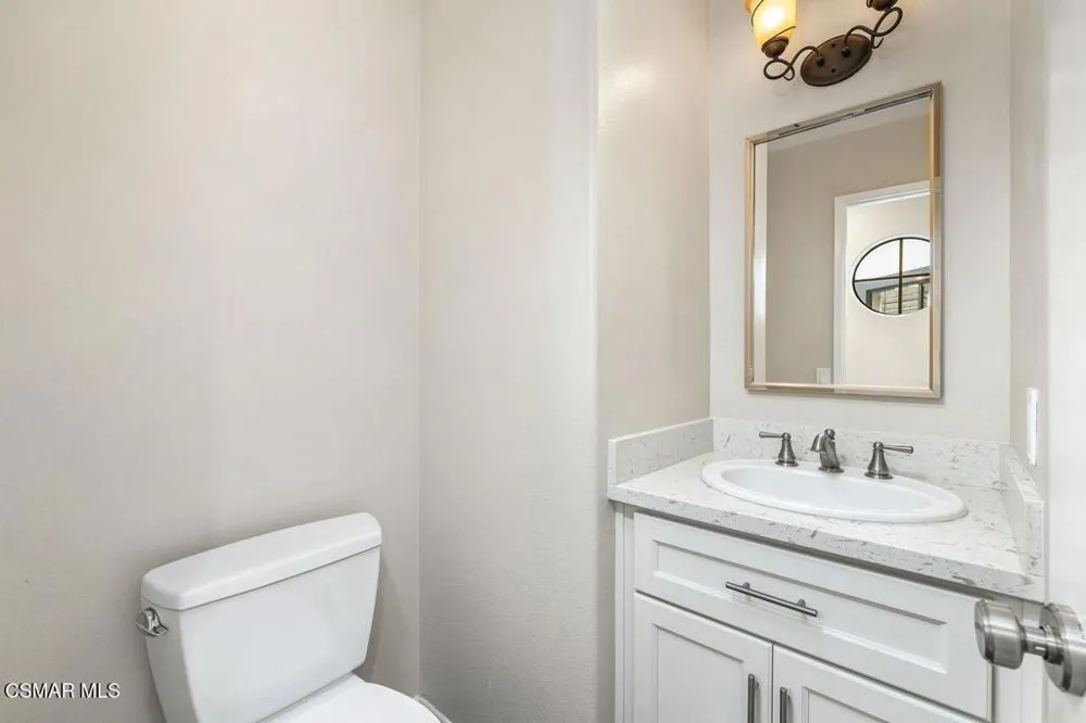 4819 La Rosa Drive Oak Park, CA 91377