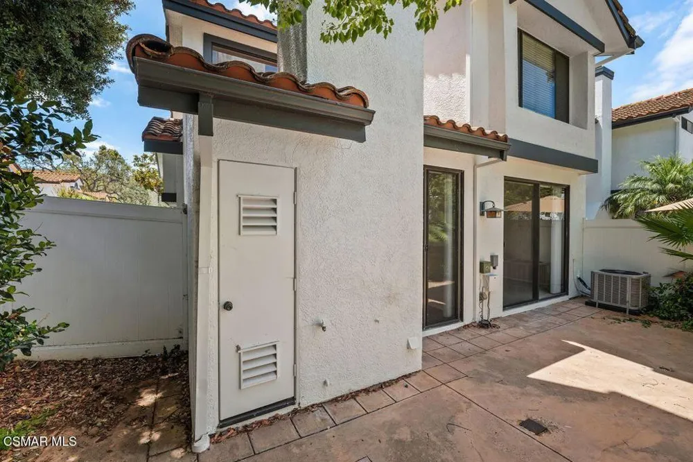 4819 La Rosa Drive Oak Park, CA 91377