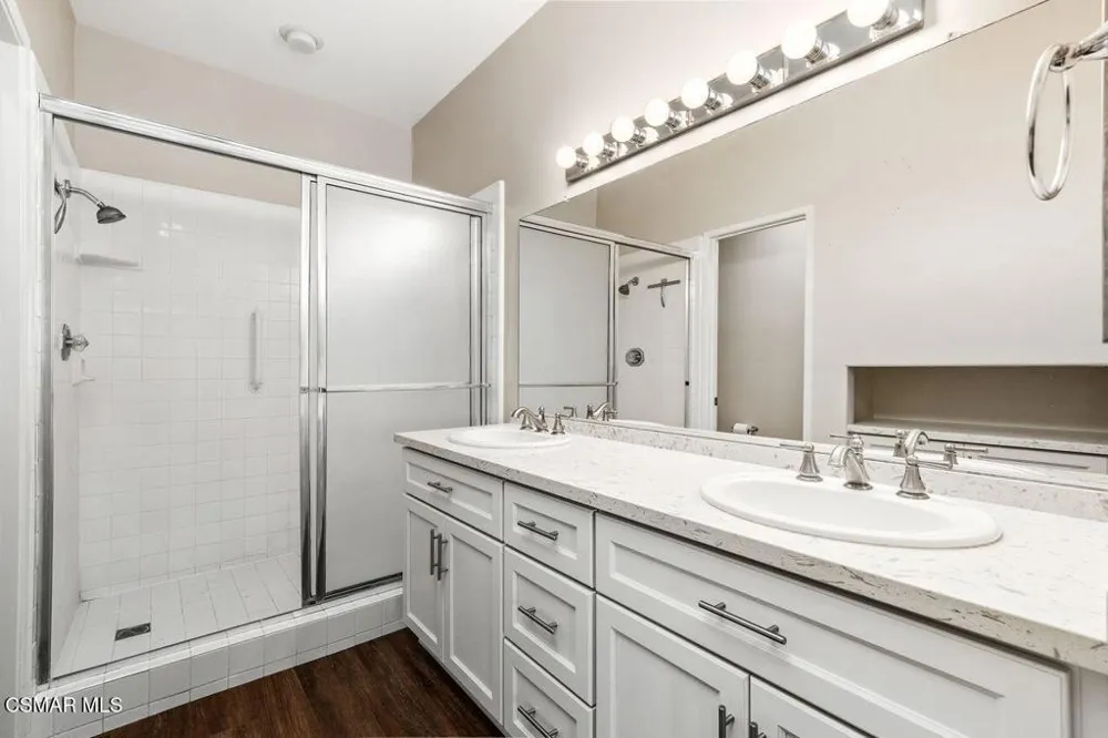4819 La Rosa Drive Oak Park, CA 91377