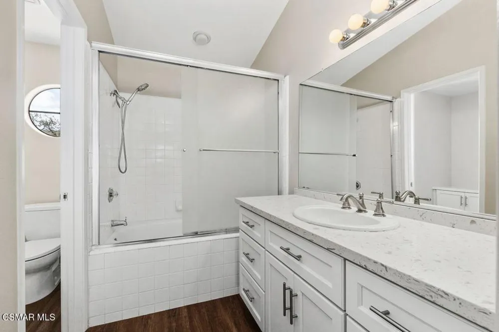 4819 La Rosa Drive Oak Park, CA 91377
