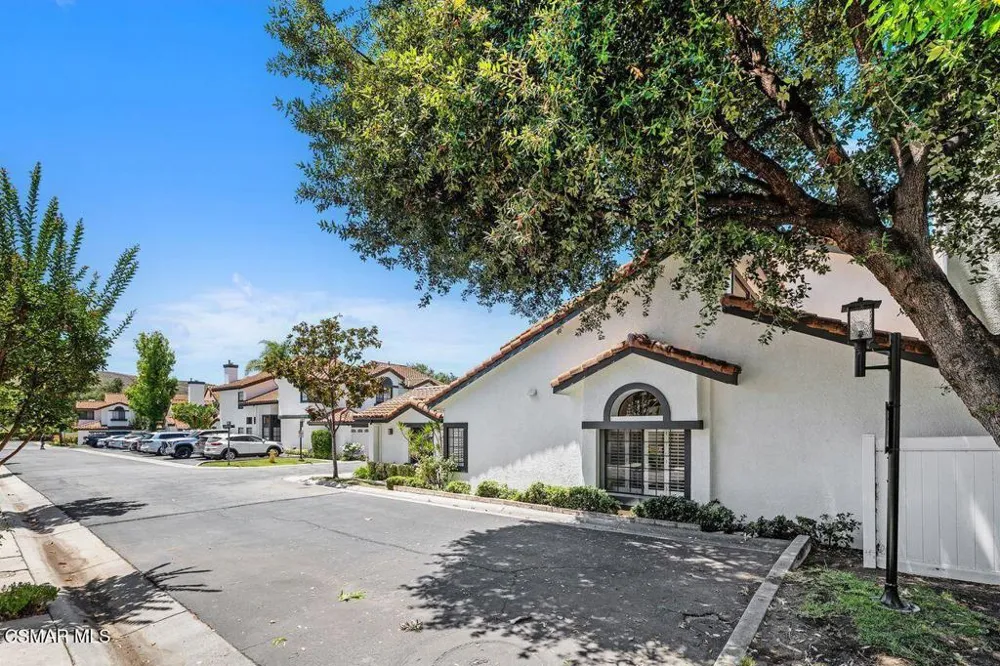 4819 La Rosa Drive Oak Park, CA 91377