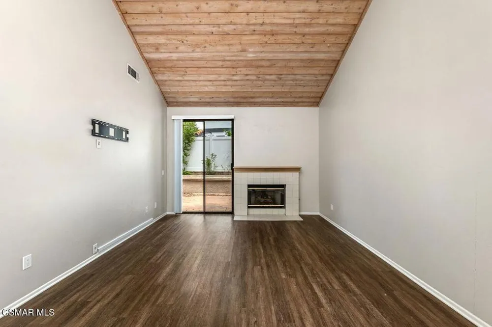 4819 La Rosa Drive Oak Park, CA 91377