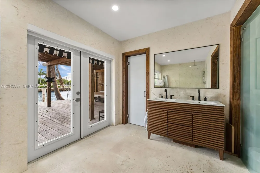 1110 NW North River Dr Miami, FL 33136