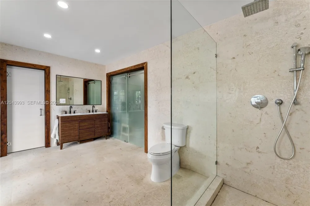 1110 NW North River Dr Miami, FL 33136