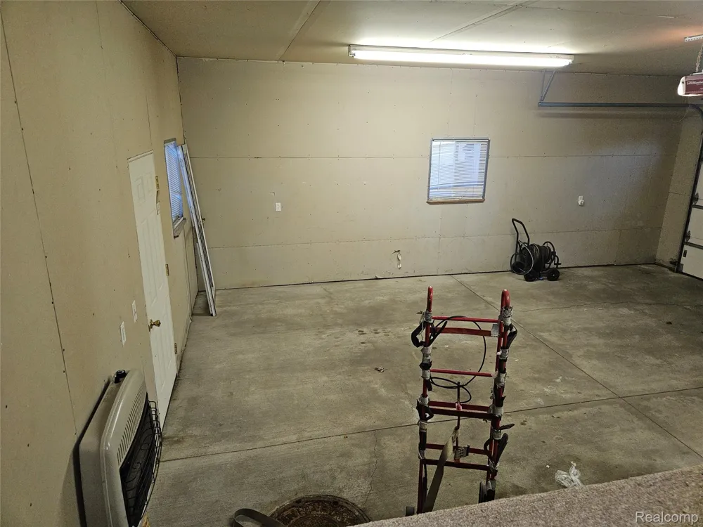 312 Black Oak Flint City, MI 48506