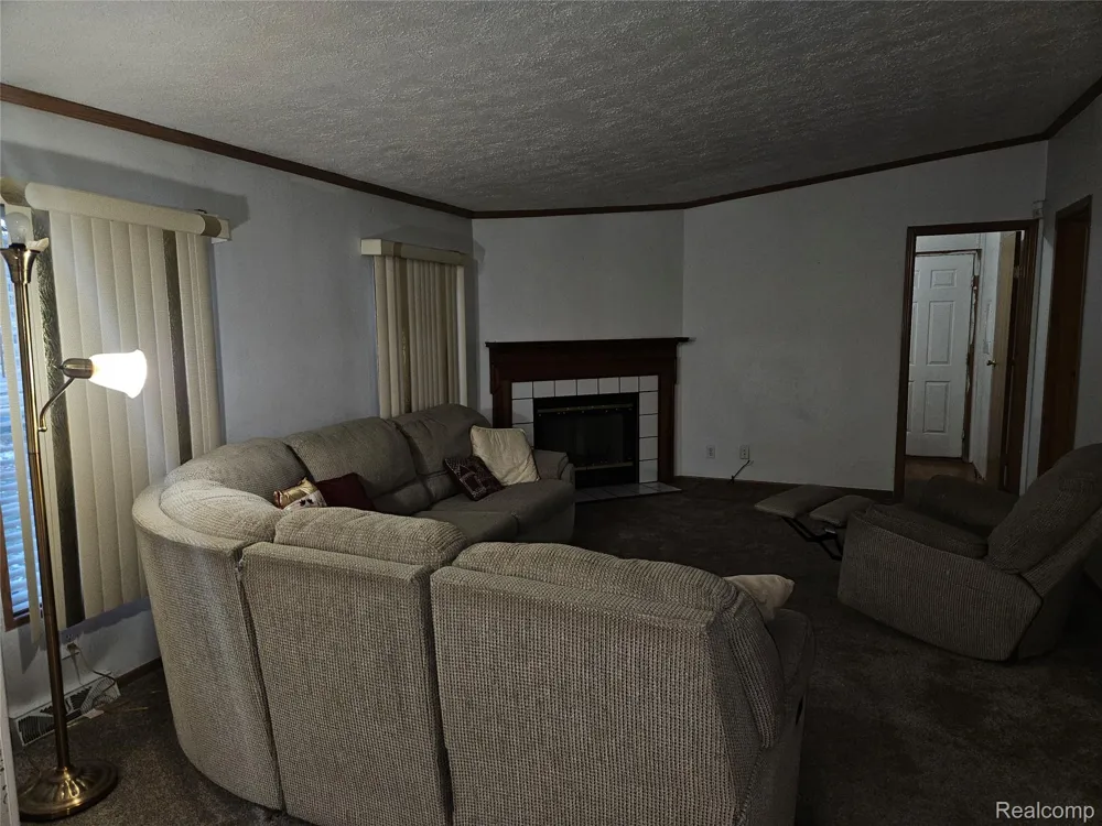 312 Black Oak Flint City, MI 48506
