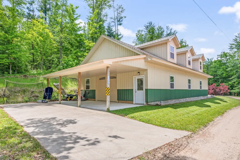 14948 17 Mile Road Rose Lake Township, MI 49655