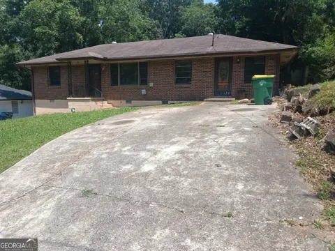 1214 Lloyd DR